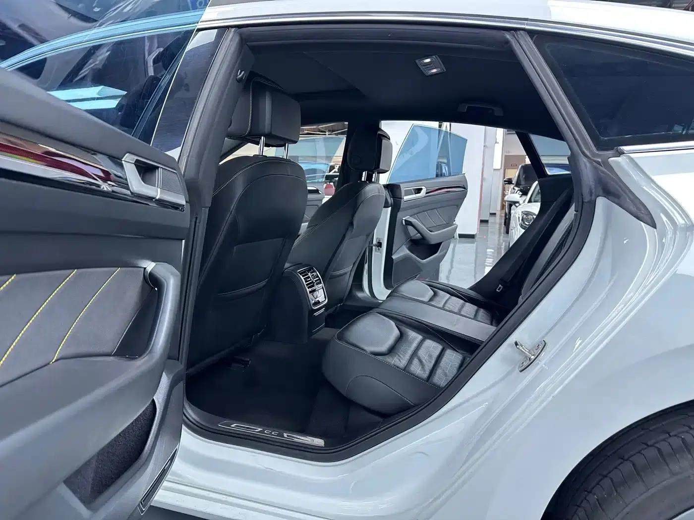 FAW-Volkswagen CC 2023 380TSI Striking Edition — миниатюра 11