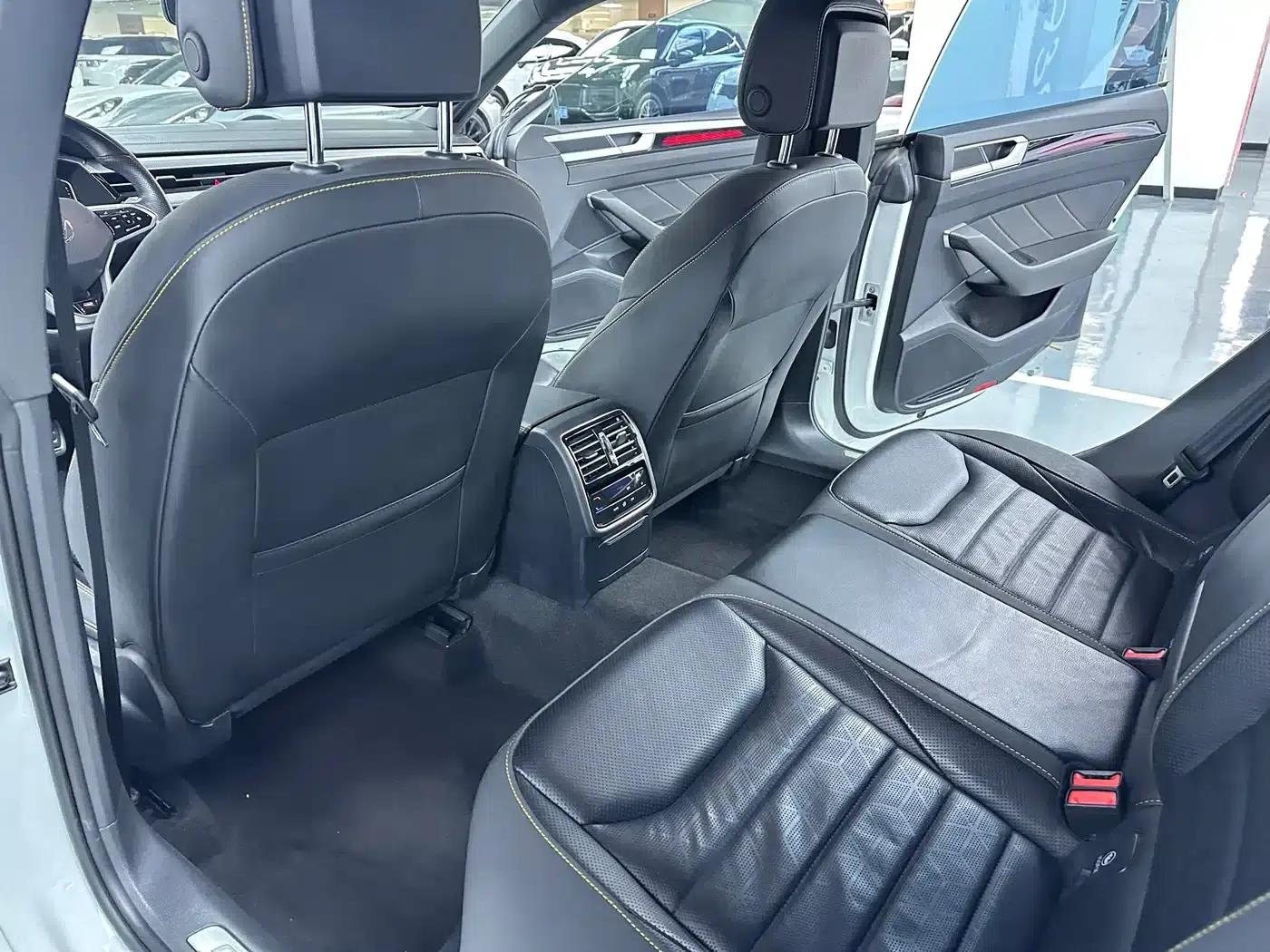 FAW-Volkswagen CC 2023 380TSI Striking Edition — миниатюра 12