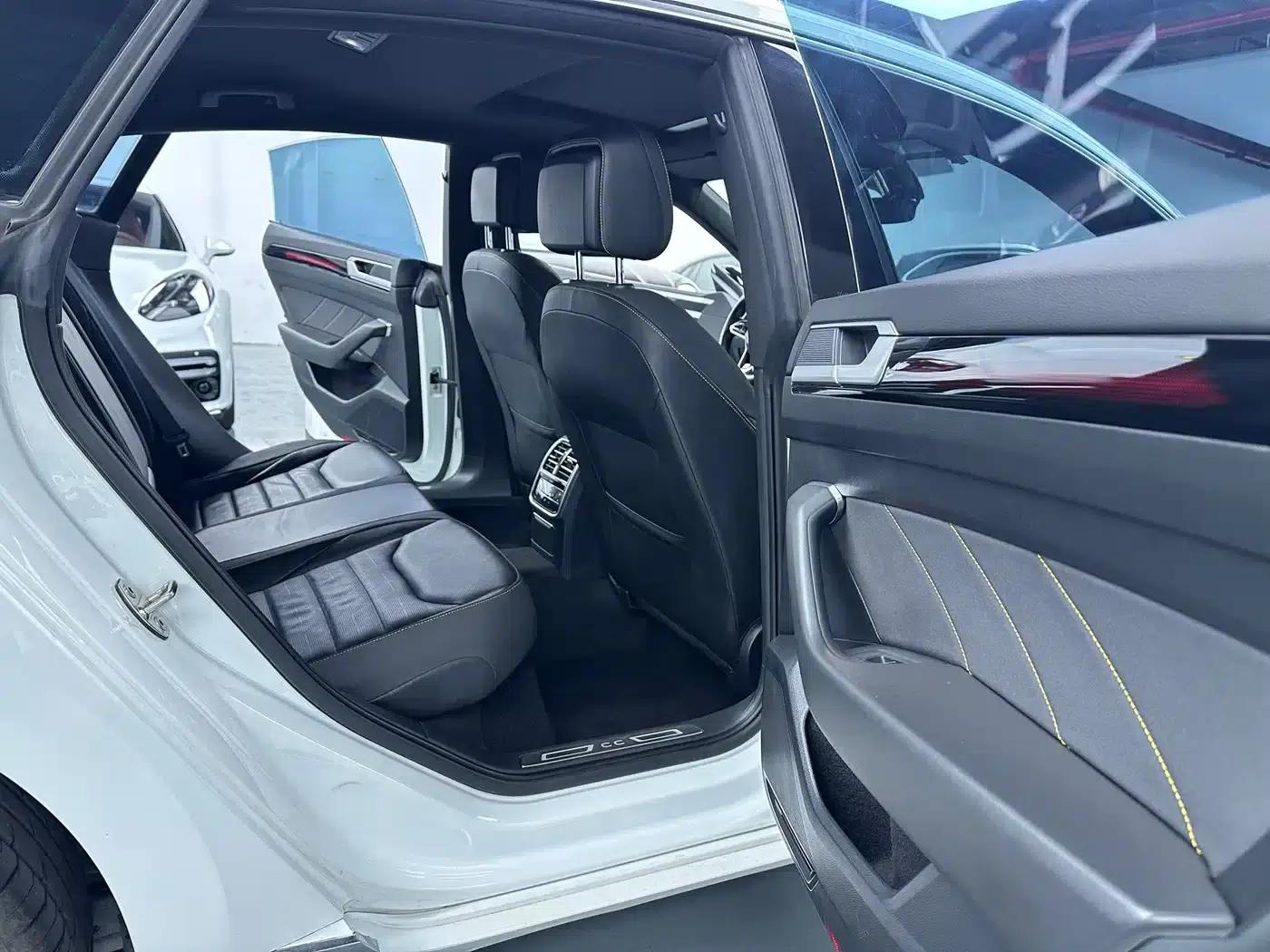 FAW-Volkswagen CC 2023 380TSI Striking Edition — миниатюра 13