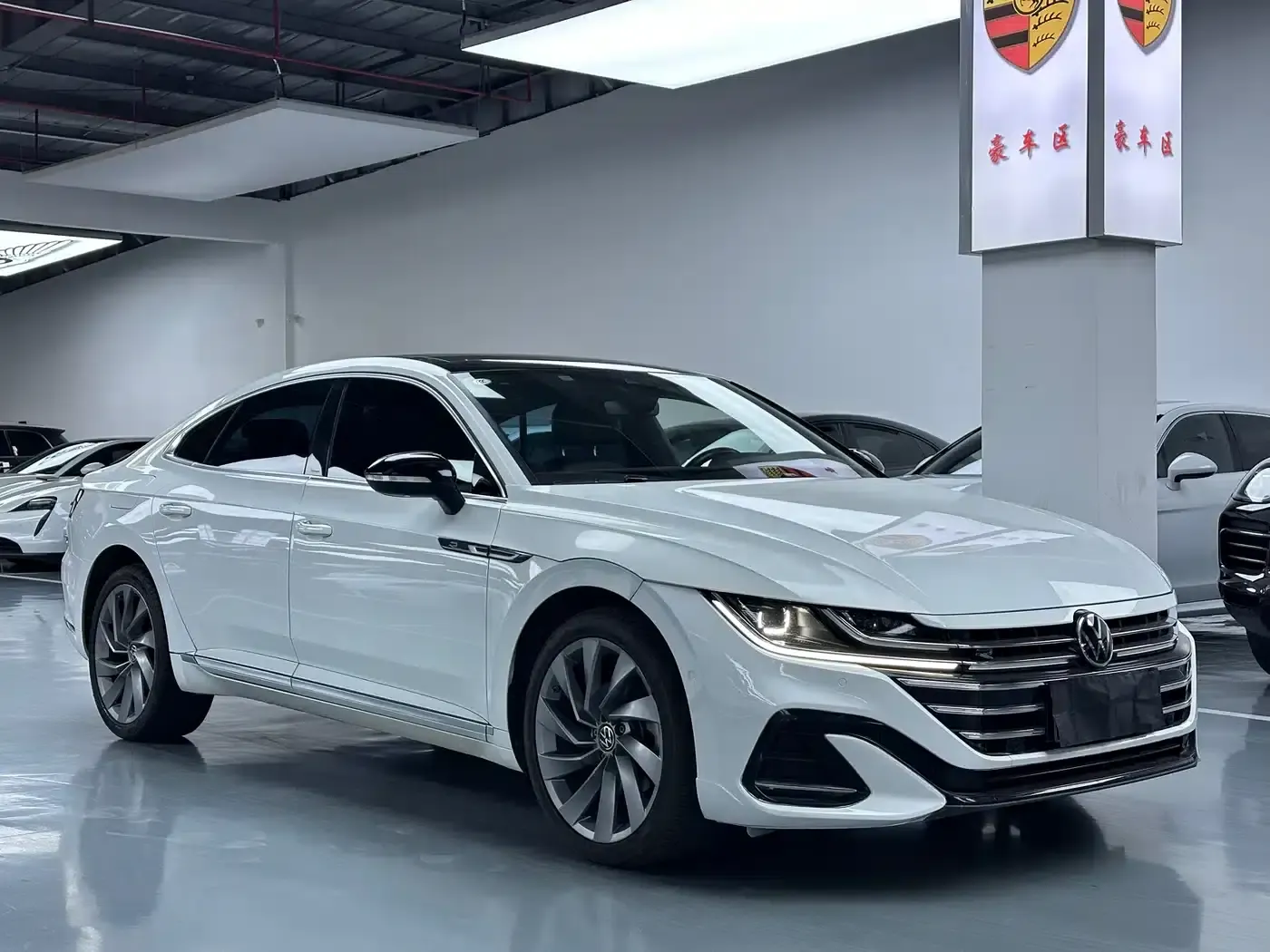 FAW-Volkswagen CC 2023 380TSI Striking Edition — миниатюра 3