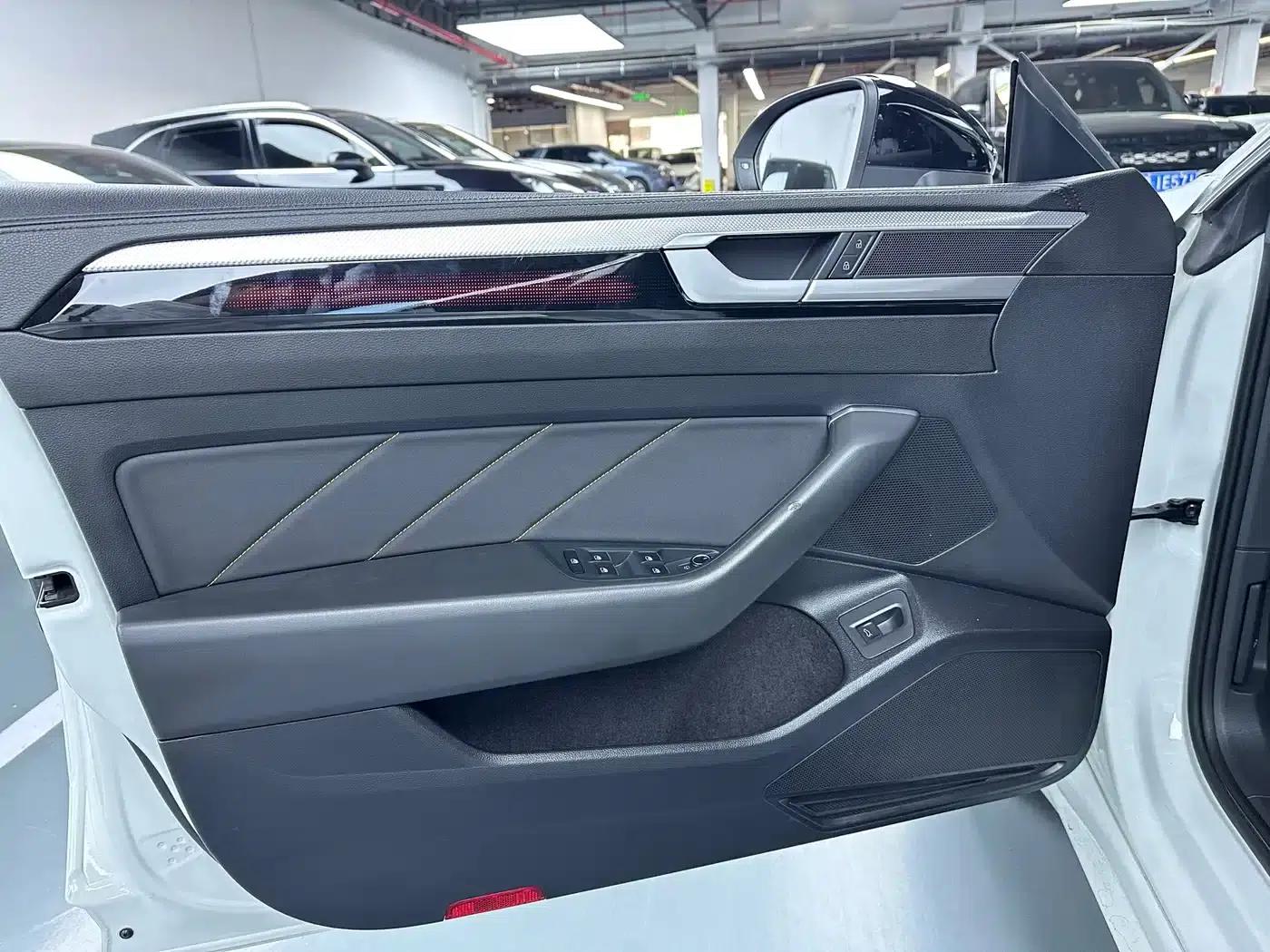 FAW-Volkswagen CC 2023 380TSI Striking Edition — миниатюра 7