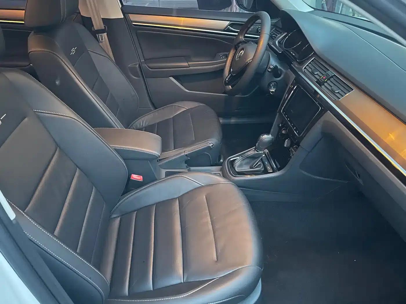 2016 Volkswagen Bora 230TSI DSG 25th Anniversary Edition — миниатюра 6