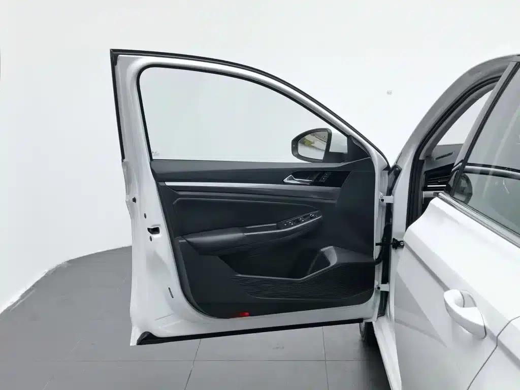 2019 Volkswagen Bora Facelift 1.5L Automatic Elite Model (China VI Emission Standard) — миниатюра 8