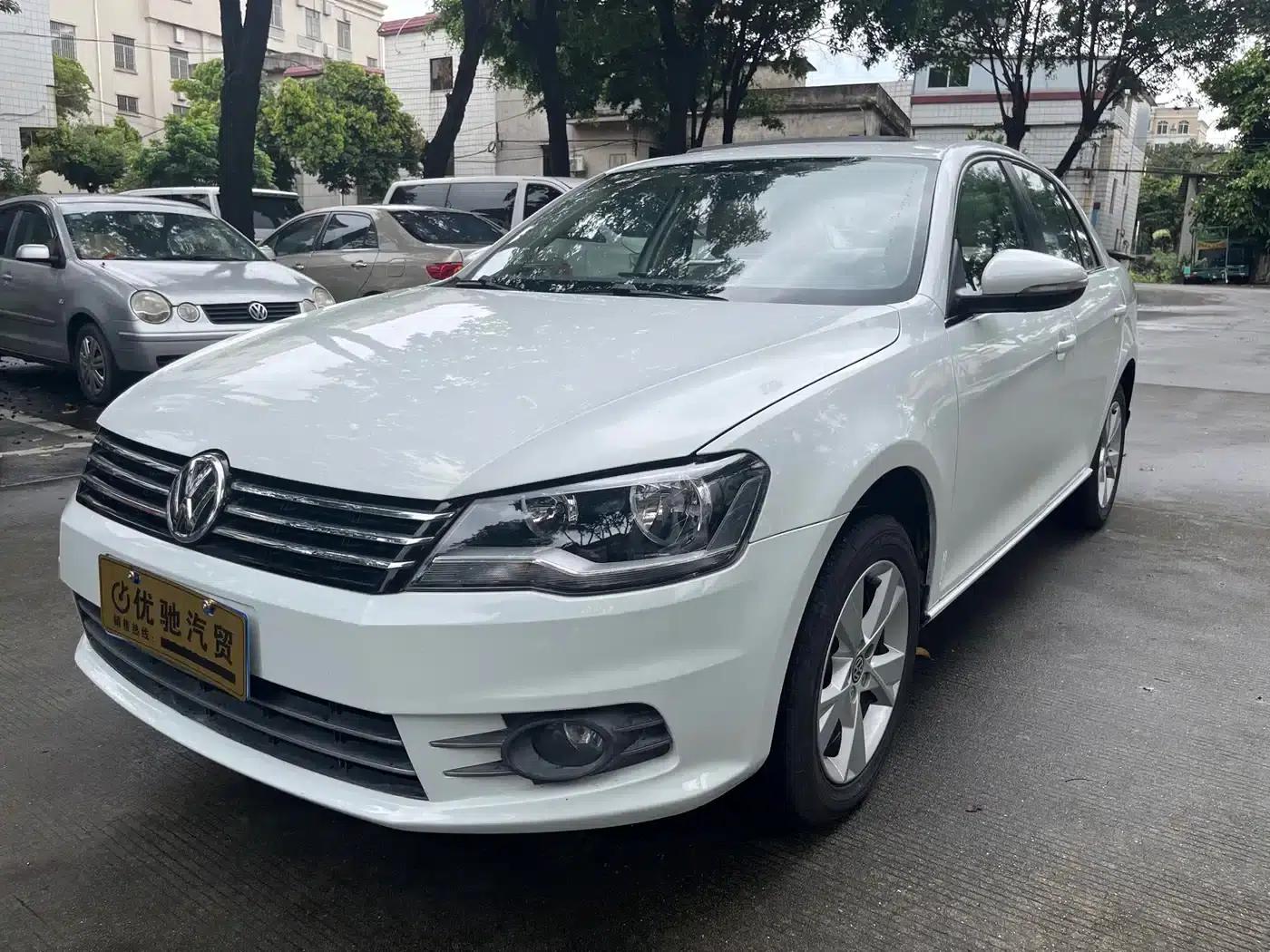 2013 Volkswagen Bora 1.6L Automatic Comfort Model — миниатюра 1