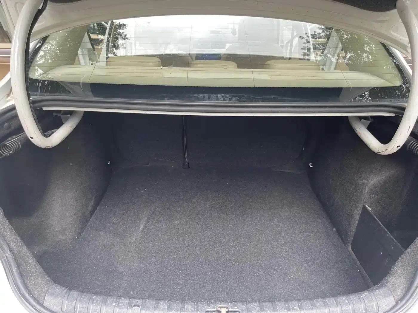 2013 Volkswagen Bora 1.6L Automatic Comfort Model — миниатюра 15