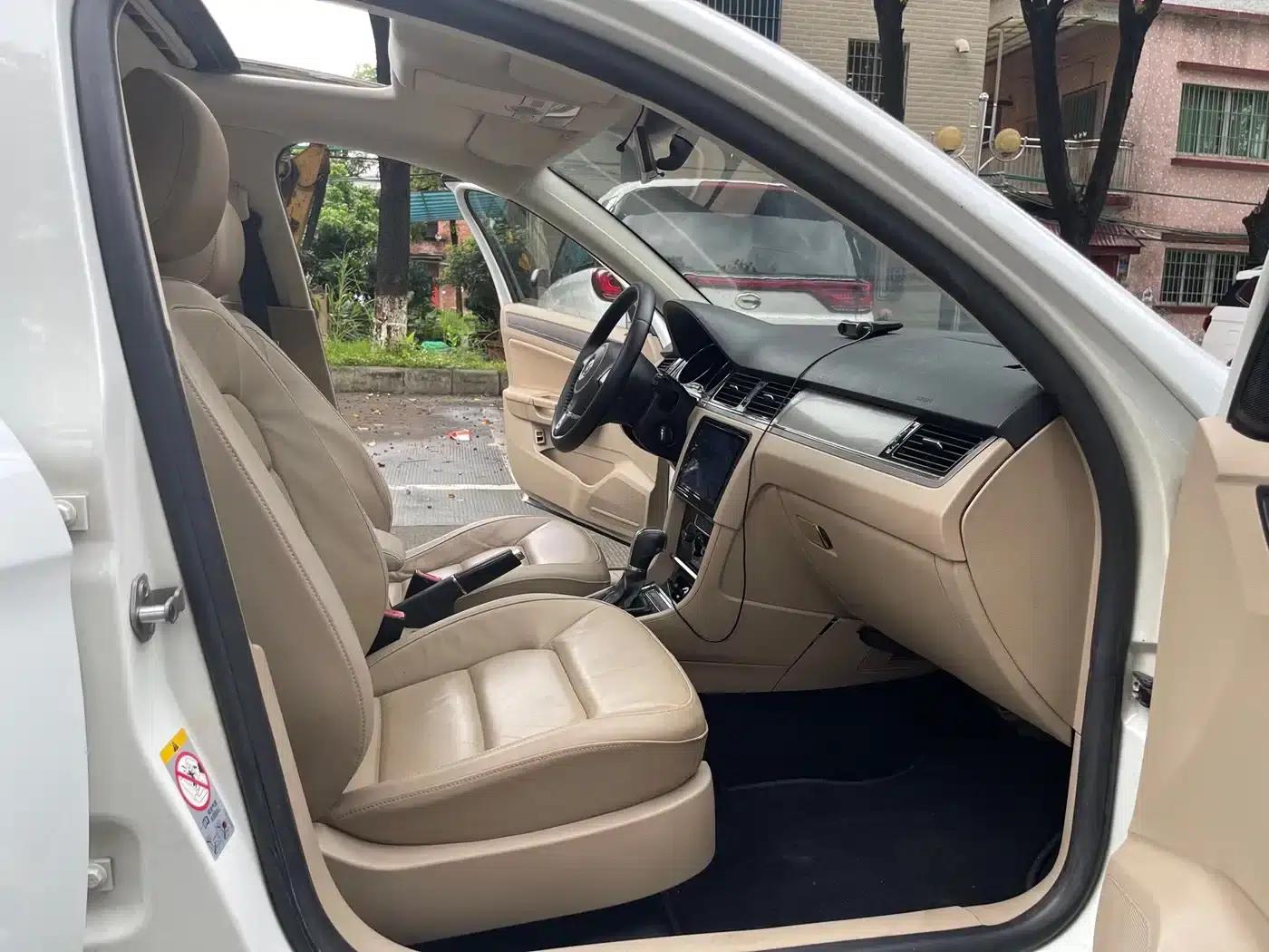 2013 Volkswagen Bora 1.6L Automatic Comfort Model — миниатюра 20