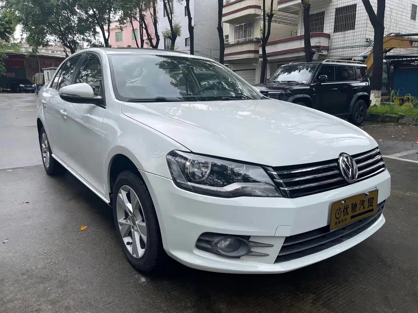 2013 Volkswagen Bora 1.6L Automatic Comfort Model — миниатюра 3