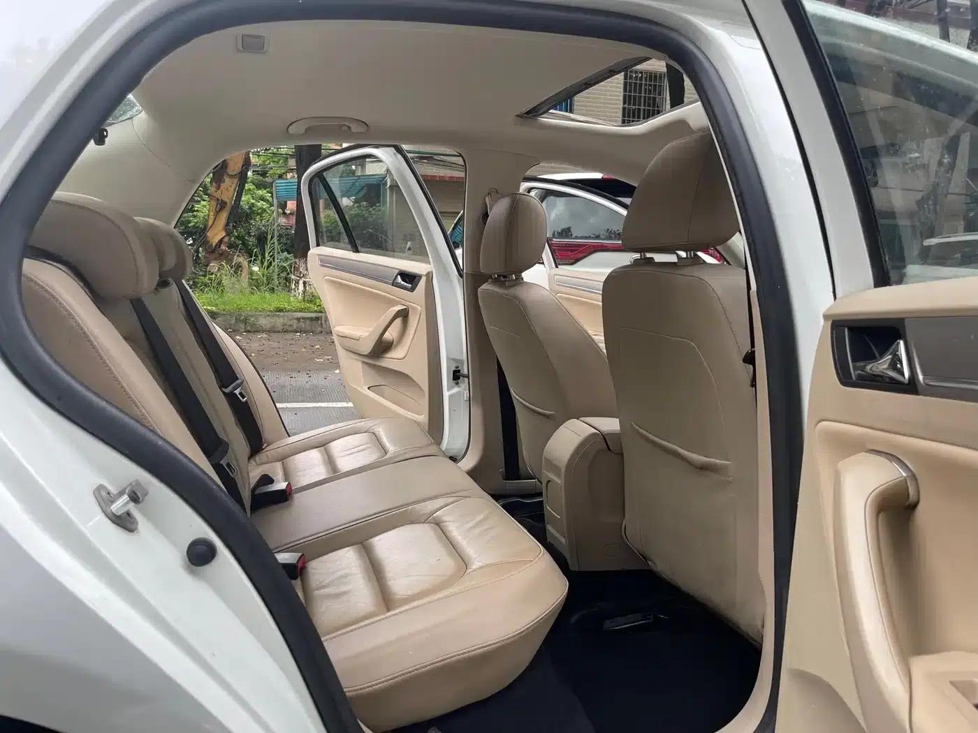 2013 Volkswagen Bora 1.6L Automatic Comfort Model — миниатюра 23