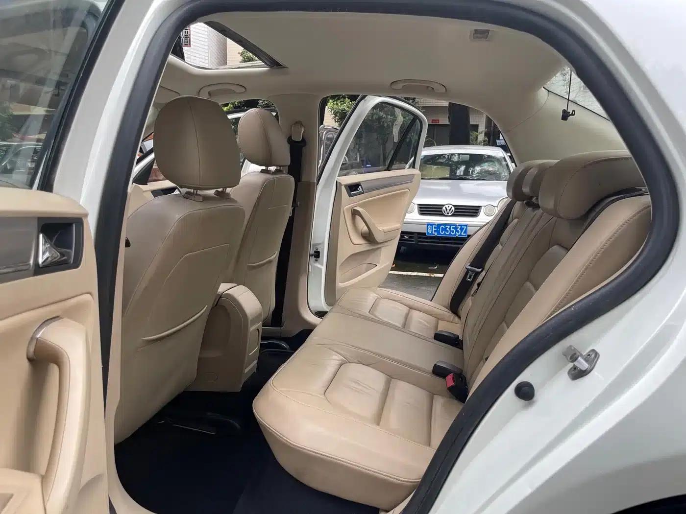 2013 Volkswagen Bora 1.6L Automatic Comfort Model — миниатюра 24