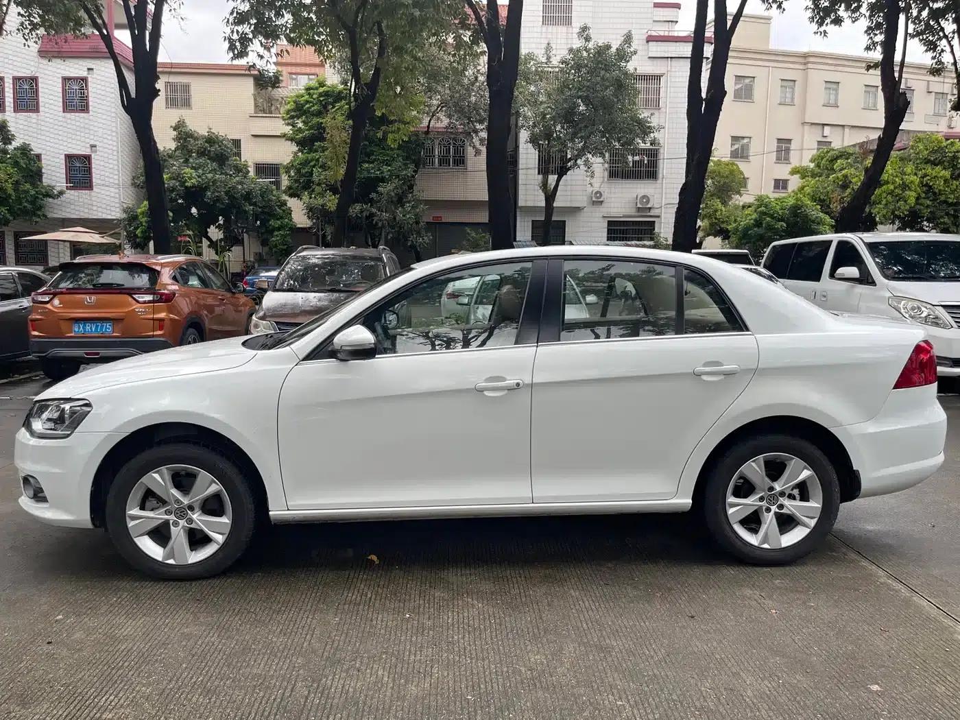2013 Volkswagen Bora 1.6L Automatic Comfort Model — миниатюра 5