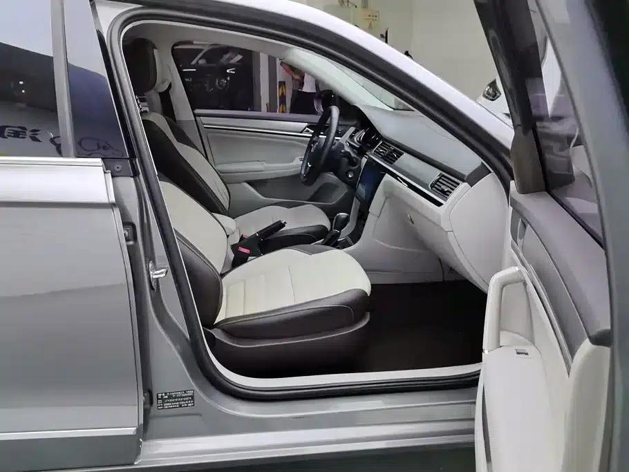 2016 Volkswagen Bora 1.6L Automatic Comfort Model — миниатюра 8