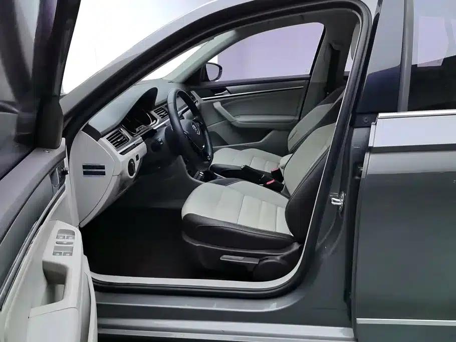 2016 Volkswagen Bora 1.6L Automatic Comfort Model — миниатюра 9