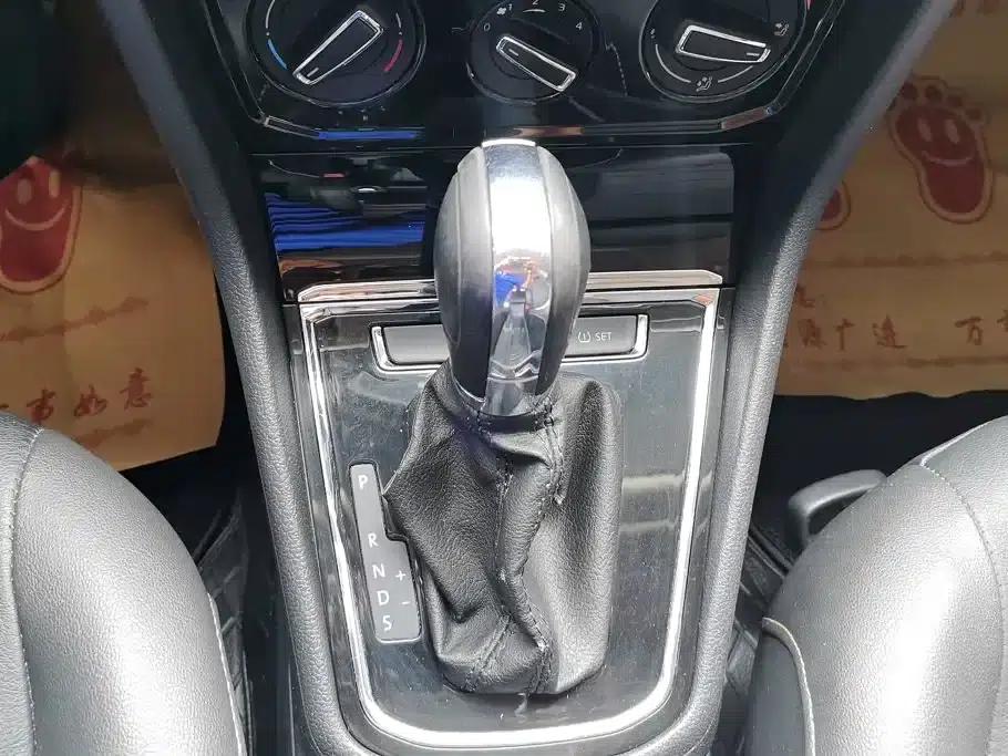 2017 Volkswagen Bora 1.6L Automatic Comfort Model — миниатюра 16