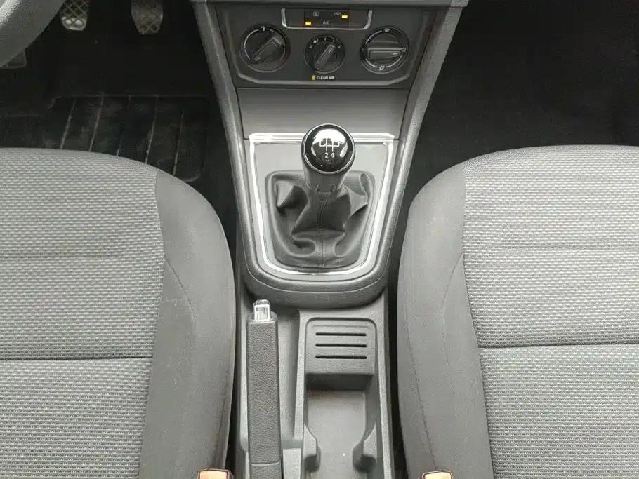 2017 Volkswagen Bora 1.6L Manual Fashion Edition — миниатюра 16