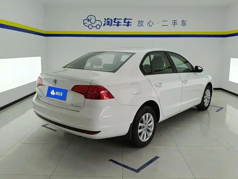 2017 Volkswagen Bora 1.6L Manual Fashion Edition — миниатюра 3