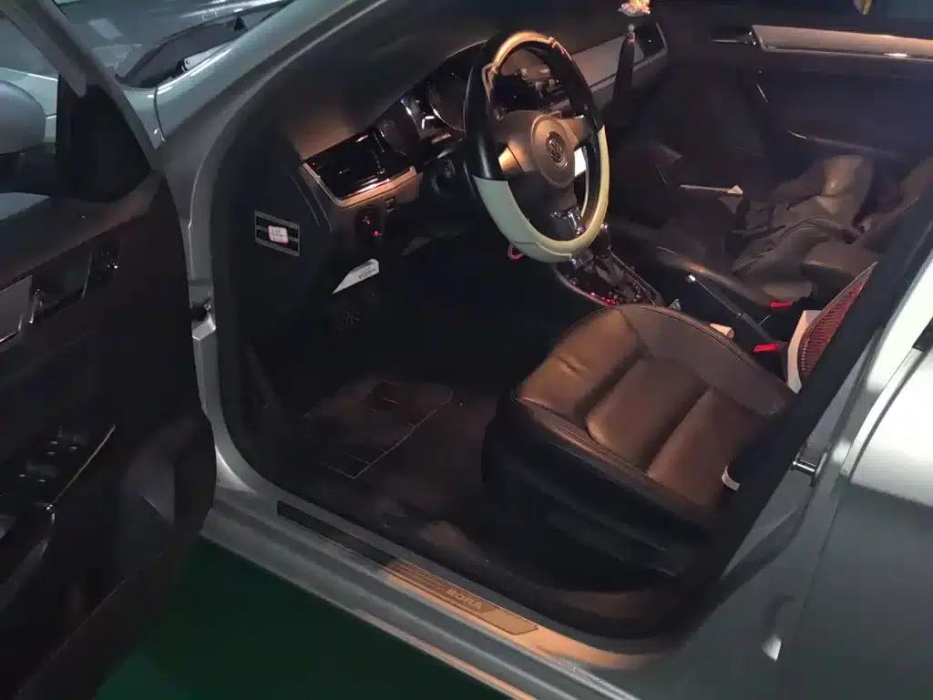 2014 Volkswagen Bora 1.6L Automatic Comfort Model — миниатюра 11