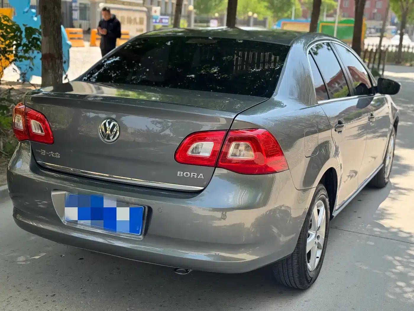 2012 Volkswagen Bora 1.6L Automatic Fashion Edition — миниатюра 6