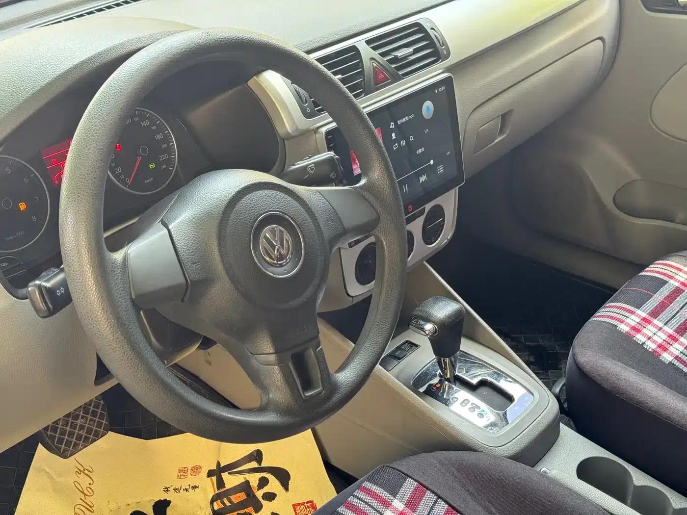 2012 Volkswagen Bora 1.6L Automatic Fashion Edition — миниатюра 7