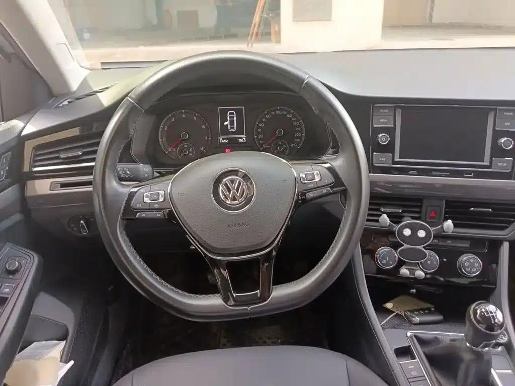 2020 Volkswagen Bora 1.5L Manual Comfort Model — миниатюра 3