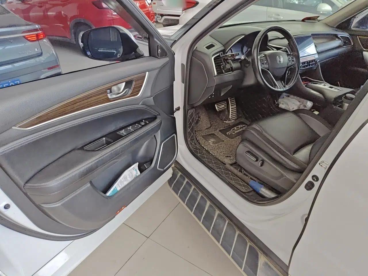 Honda Avancier 2017 370TURBO Four-Wheel Drive Prestige Edition — миниатюра 16