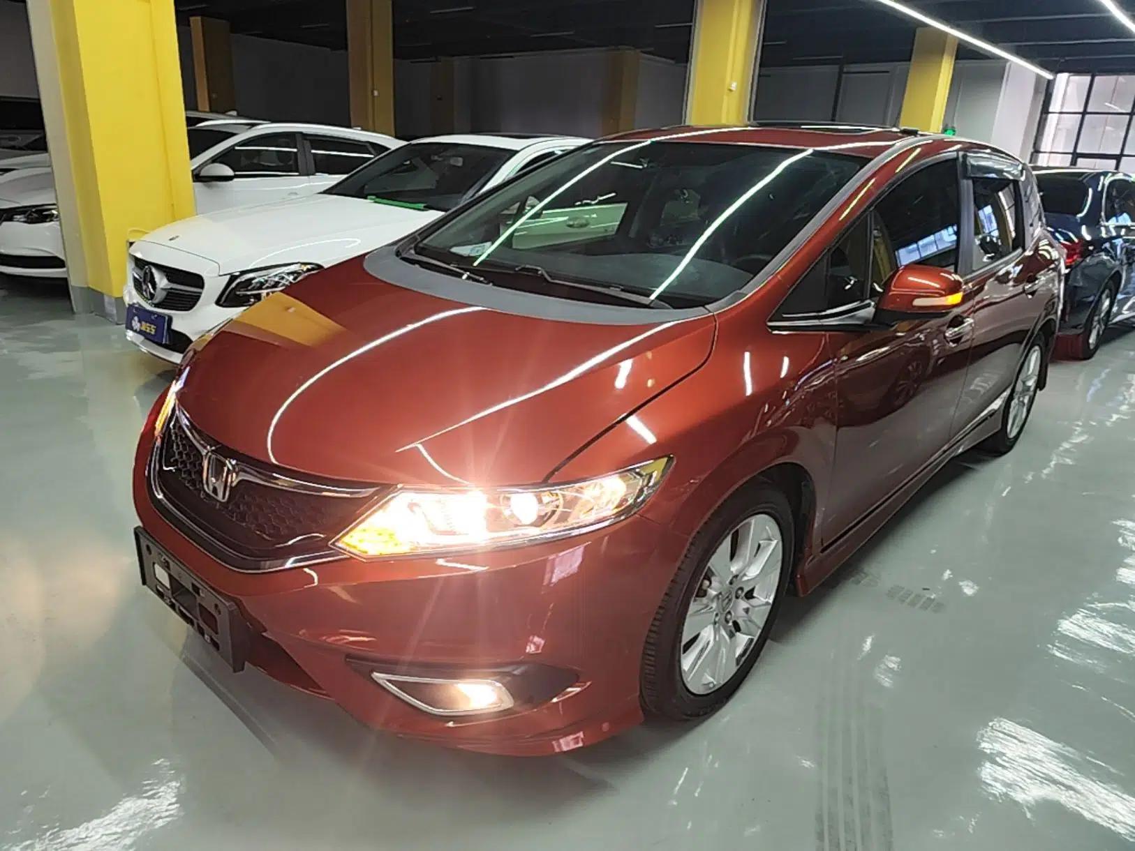 Honda Jade 2016 1.8L Automatic Comfort Elite Version 5 Seats — миниатюра 1