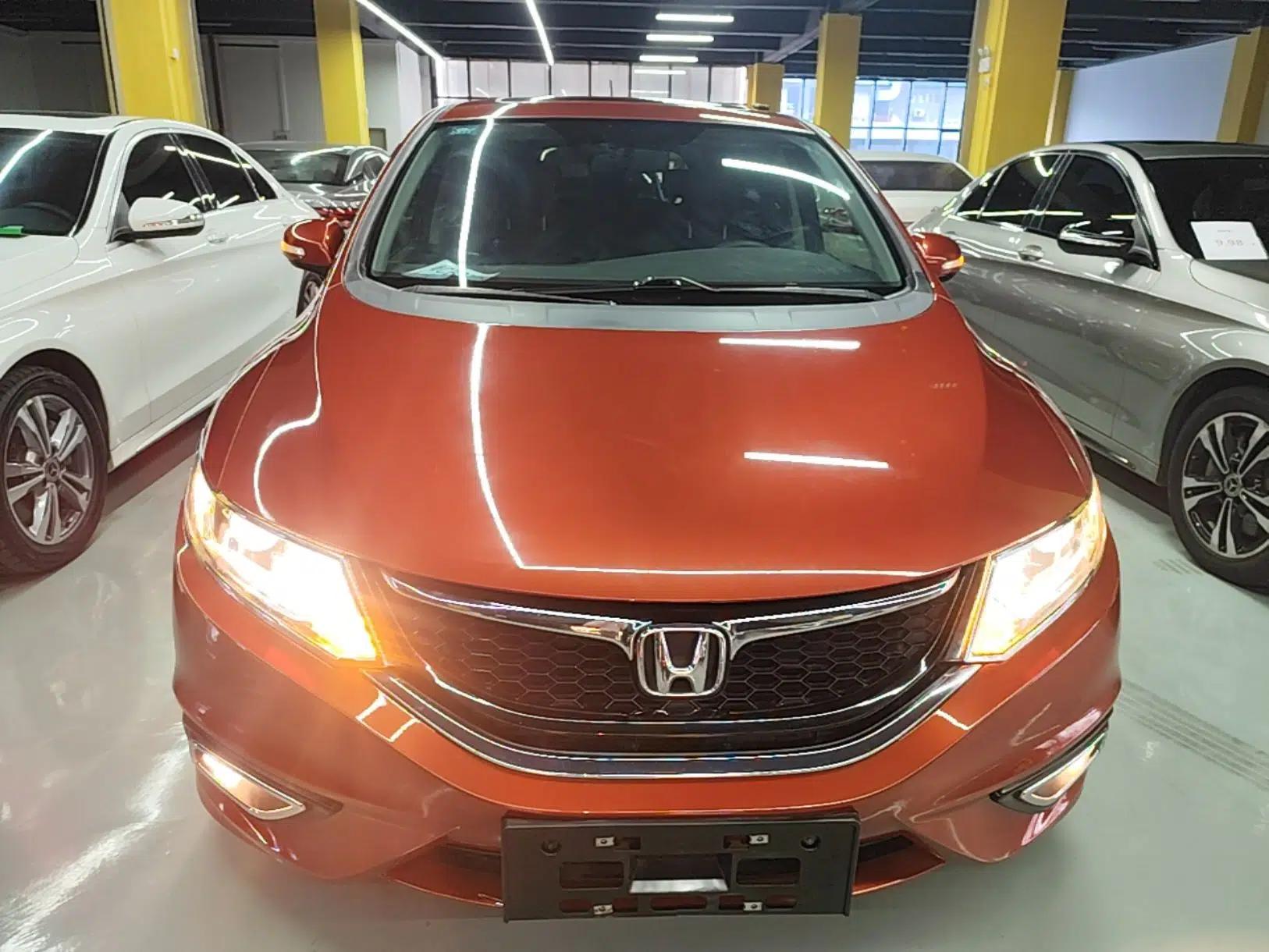 Honda Jade 2016 1.8L Automatic Comfort Elite Version 5 Seats — миниатюра 2