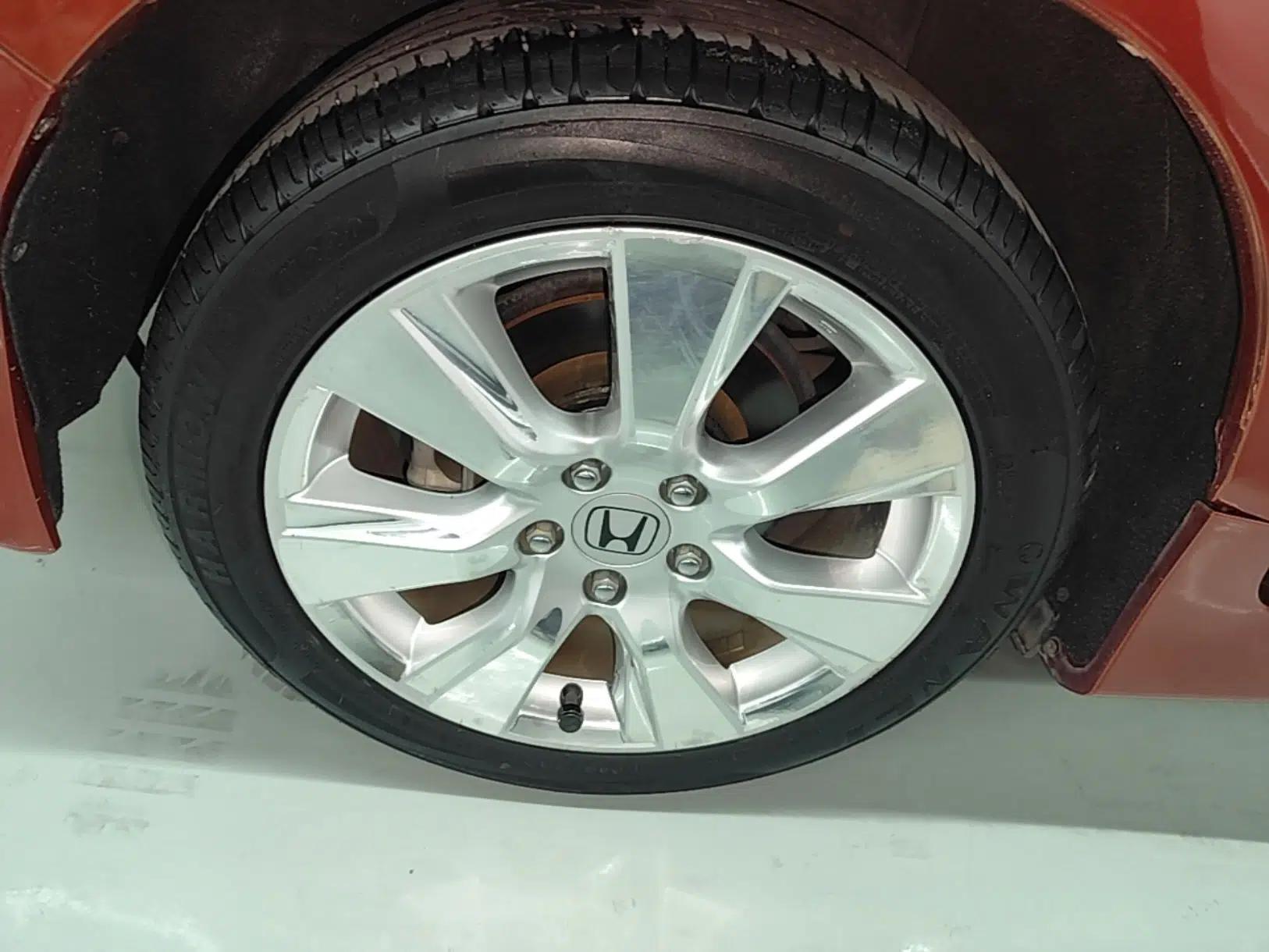 Honda Jade 2016 1.8L Automatic Comfort Elite Version 5 Seats — миниатюра 11