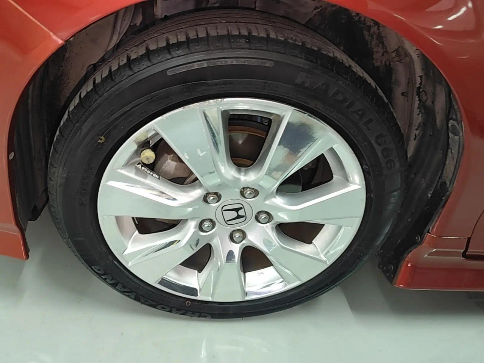 Honda Jade 2016 1.8L Automatic Comfort Elite Version 5 Seats — миниатюра 15