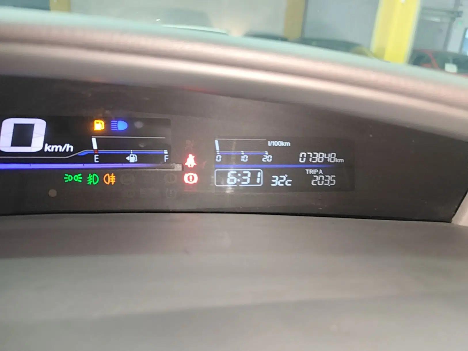 Honda Jade 2016 1.8L Automatic Comfort Elite Version 5 Seats — миниатюра 19
