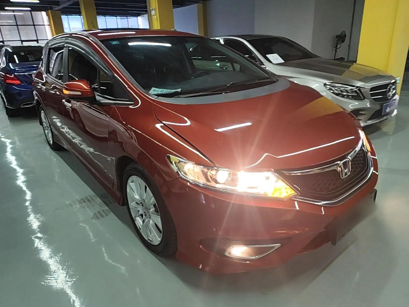Honda Jade 2016 1.8L Automatic Comfort Elite Version 5 Seats — миниатюра 3