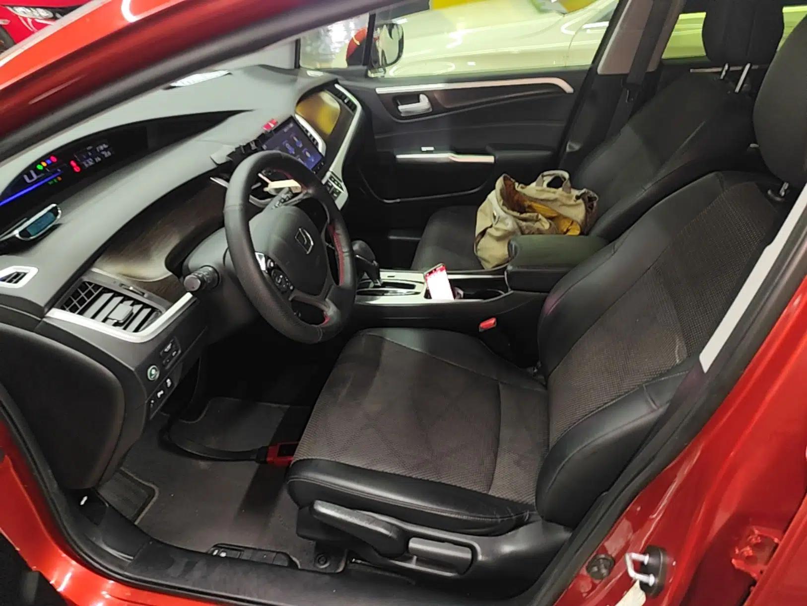 Honda Jade 2016 1.8L Automatic Comfort Elite Version 5 Seats — миниатюра 22