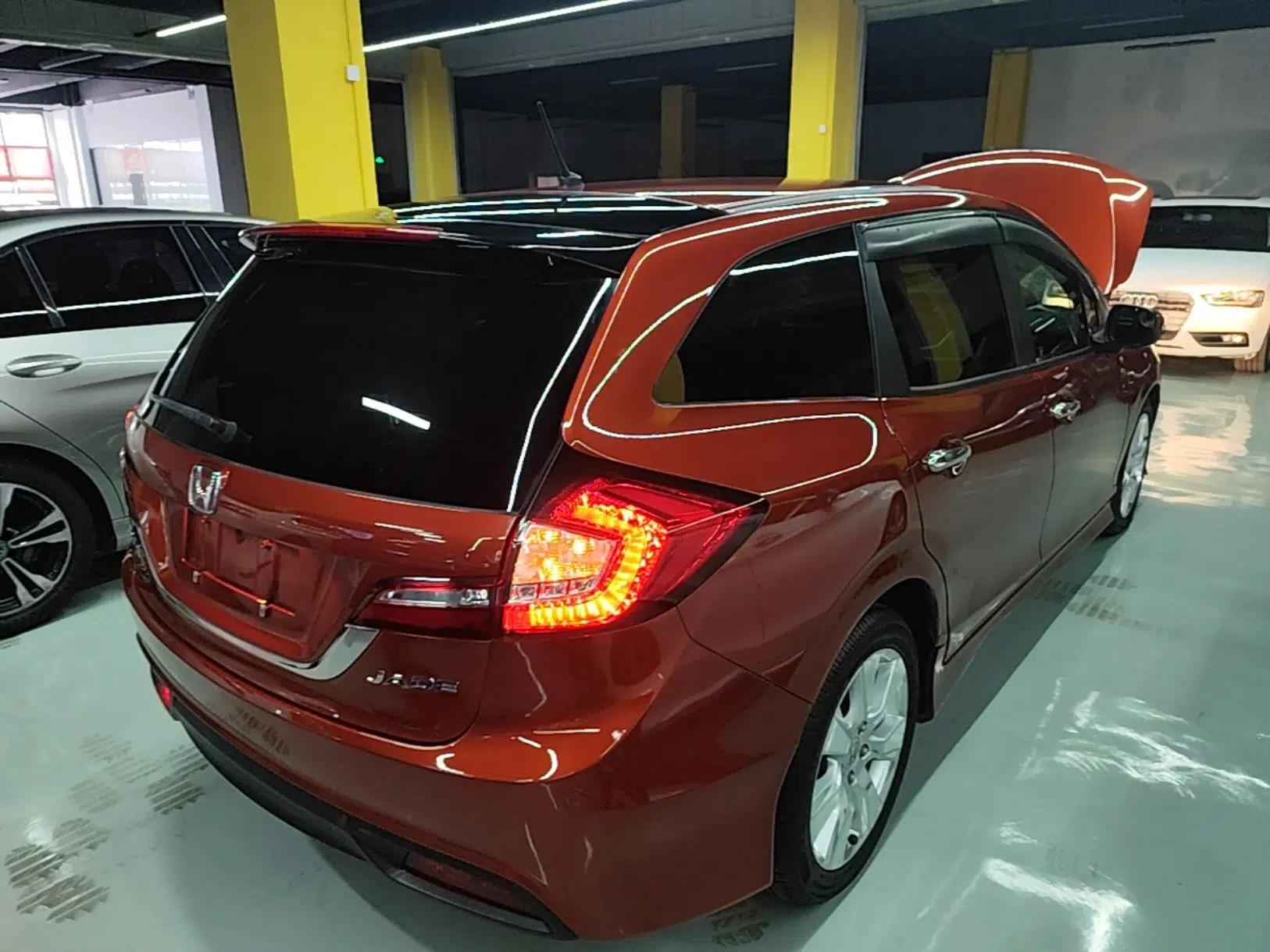 Honda Jade 2016 1.8L Automatic Comfort Elite Version 5 Seats — миниатюра 6
