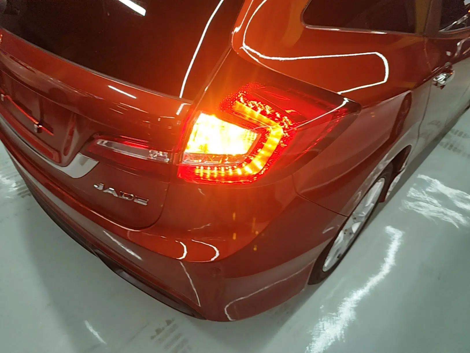 Honda Jade 2016 1.8L Automatic Comfort Elite Version 5 Seats — миниатюра 9