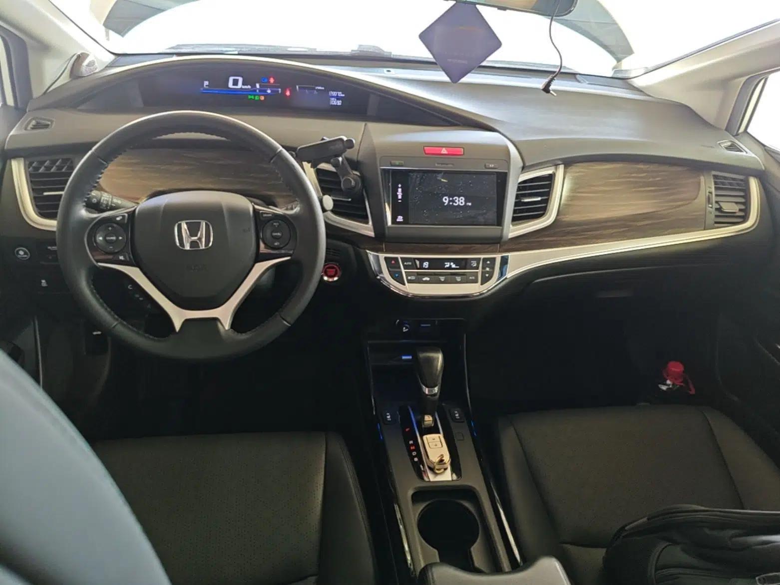 Honda Jade 2017 210 TURBO CVT Luxury Edition 5 Seats — миниатюра 17