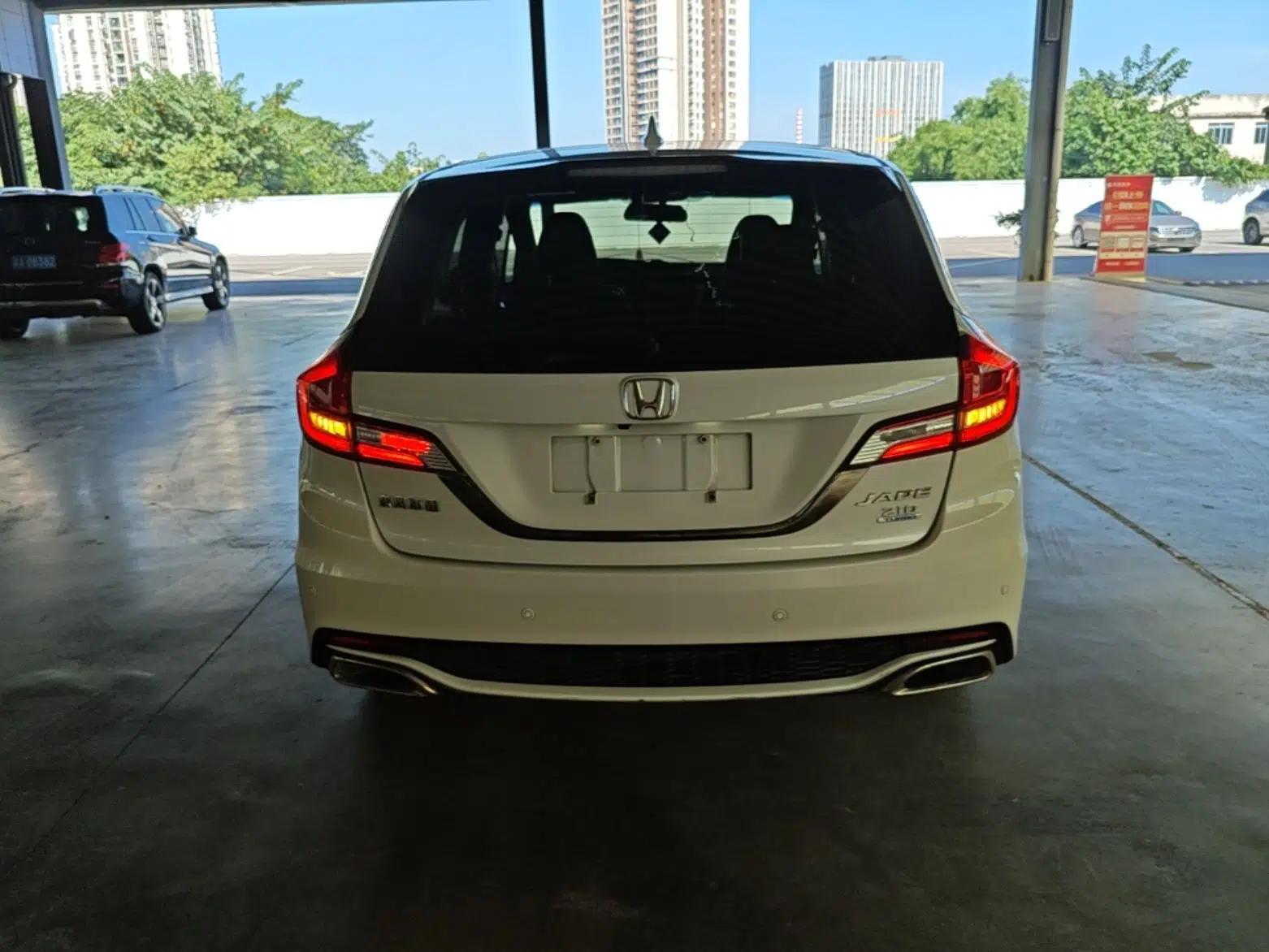 Honda Jade 2017 210 TURBO CVT Luxury Edition 5 Seats — миниатюра 5