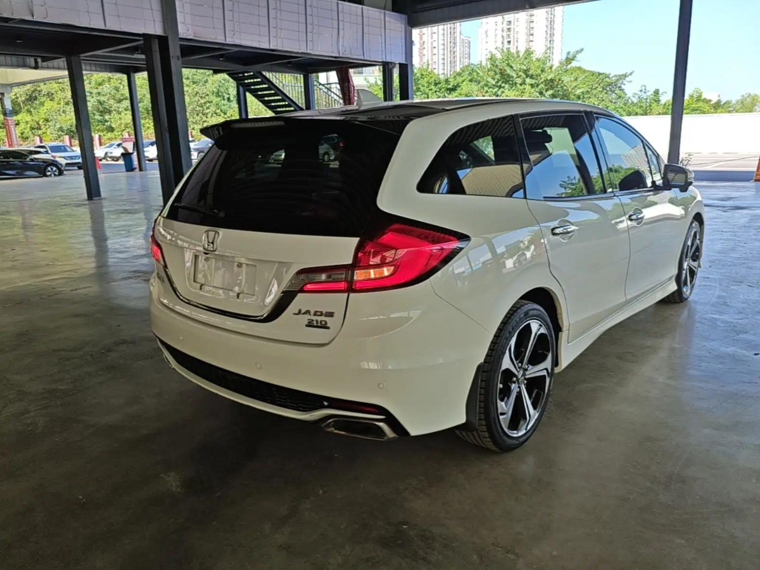Honda Jade 2017 210 TURBO CVT Luxury Edition 5 Seats — миниатюра 6