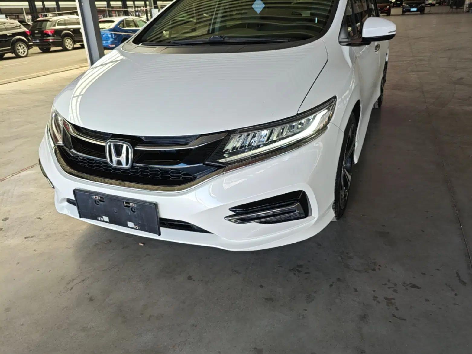 Honda Jade 2017 210 TURBO CVT Luxury Edition 5 Seats — миниатюра 8