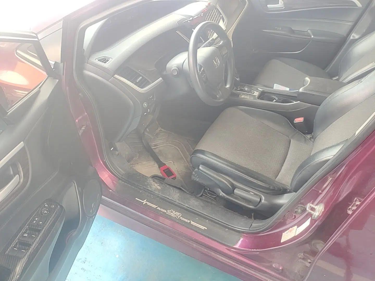 Honda Jade 2017 1.8L automatic Comfort version 5 seats — миниатюра 23