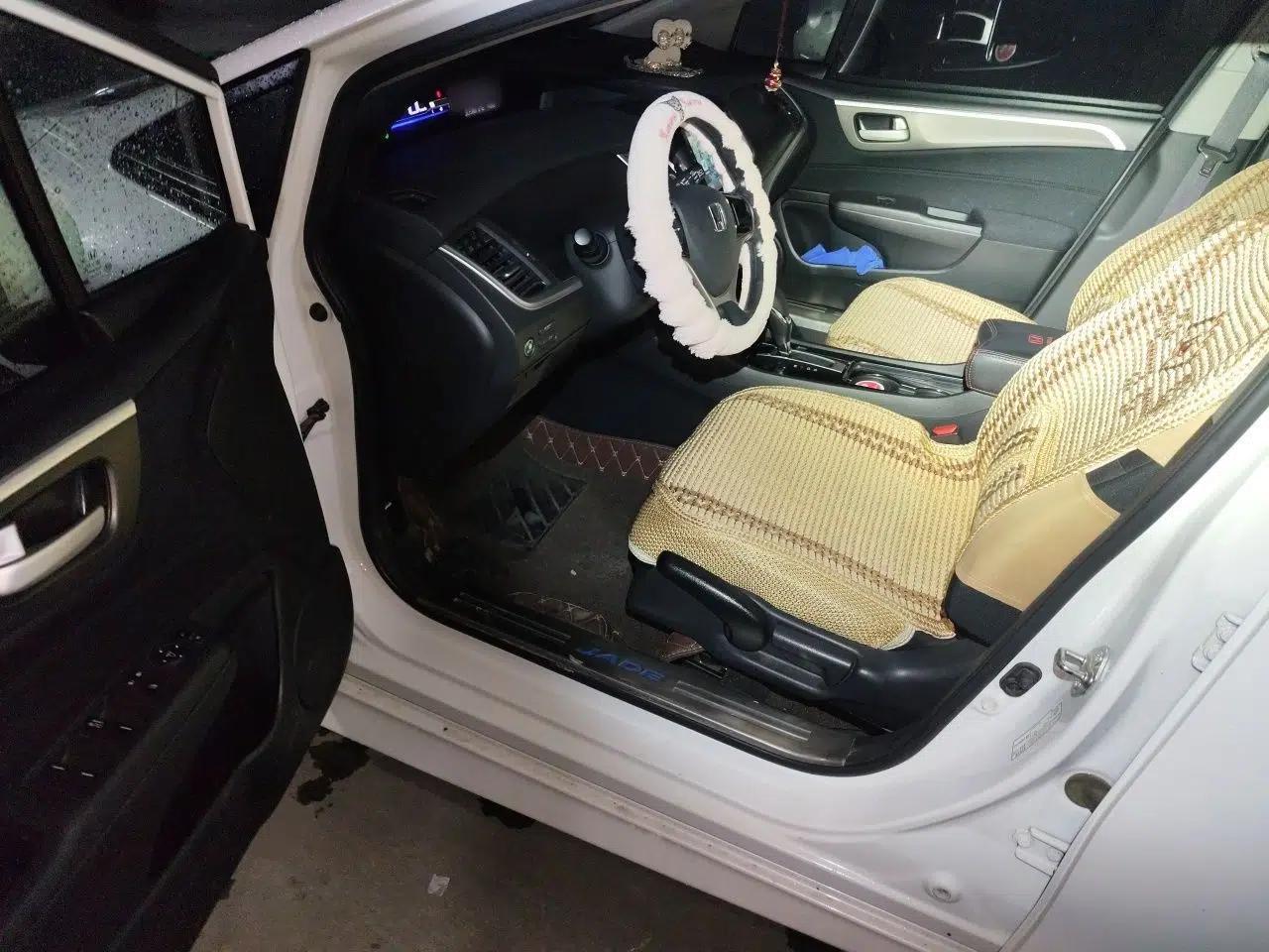 Honda Jade 2017 1.8L Automatic Classic Edition 5 seats — миниатюра 16