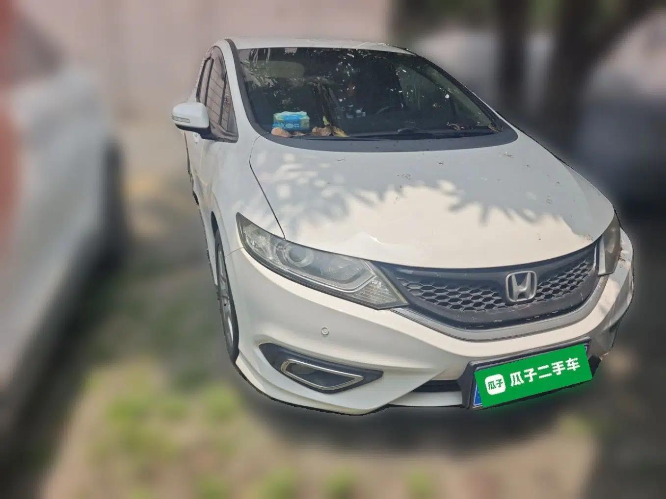 Honda Jade 2013 1.8L automatic Comfort version 5 seats — миниатюра 1