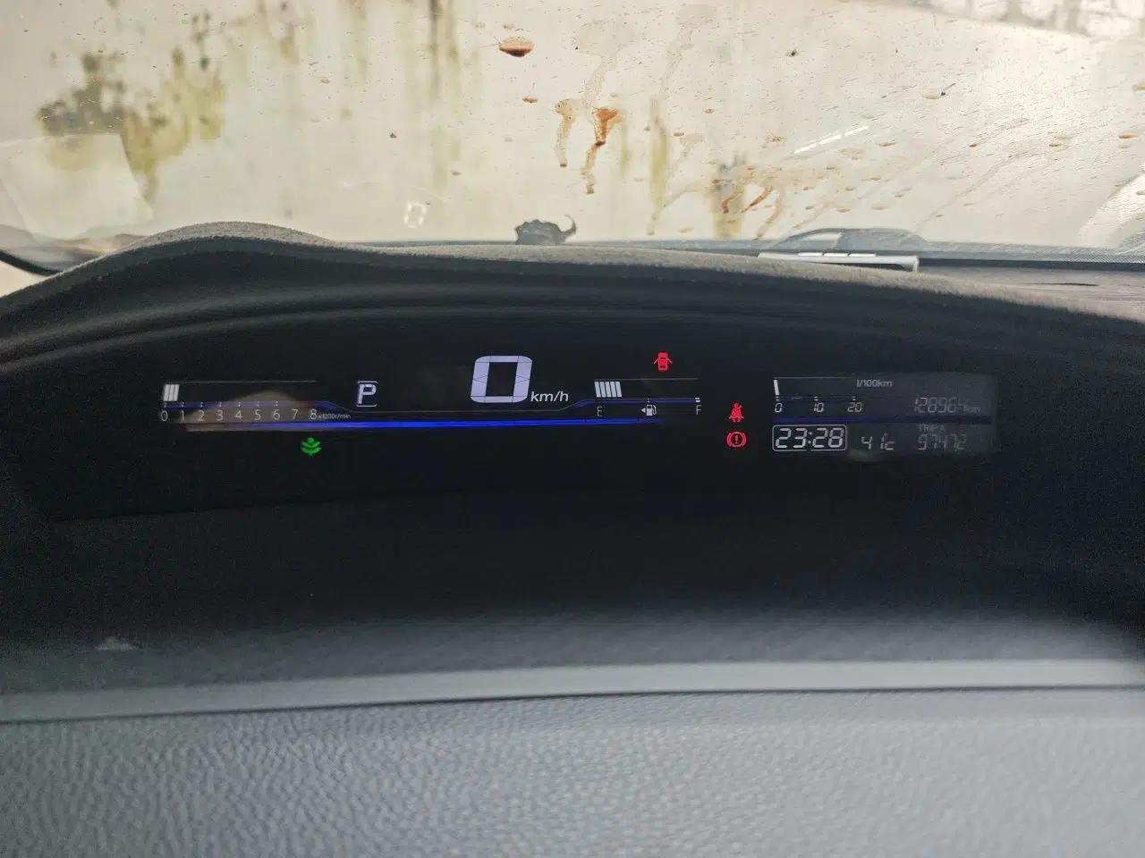 Honda Jade 2013 1.8L automatic Comfort version 5 seats — миниатюра 11