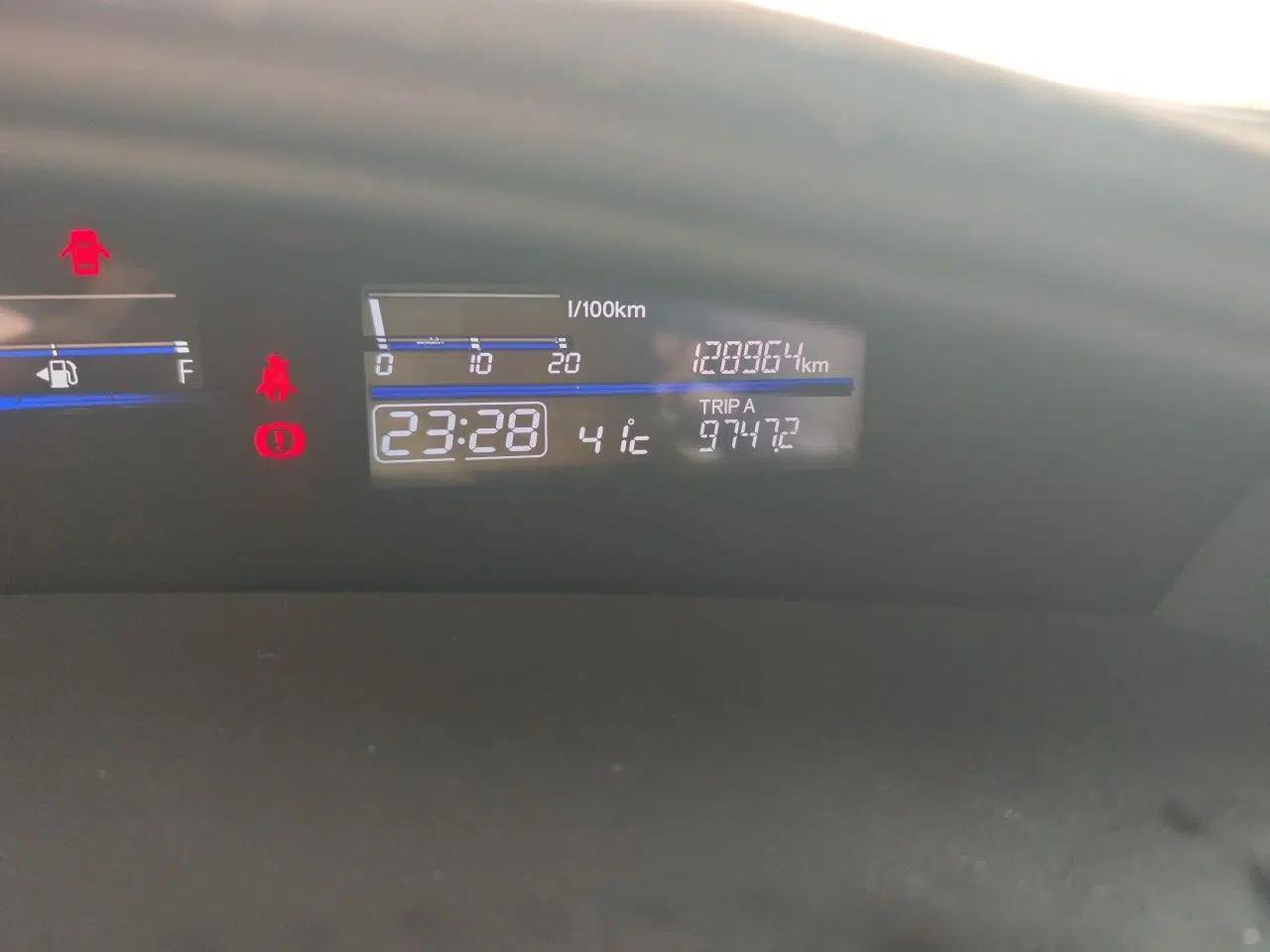 Honda Jade 2013 1.8L automatic Comfort version 5 seats — миниатюра 12