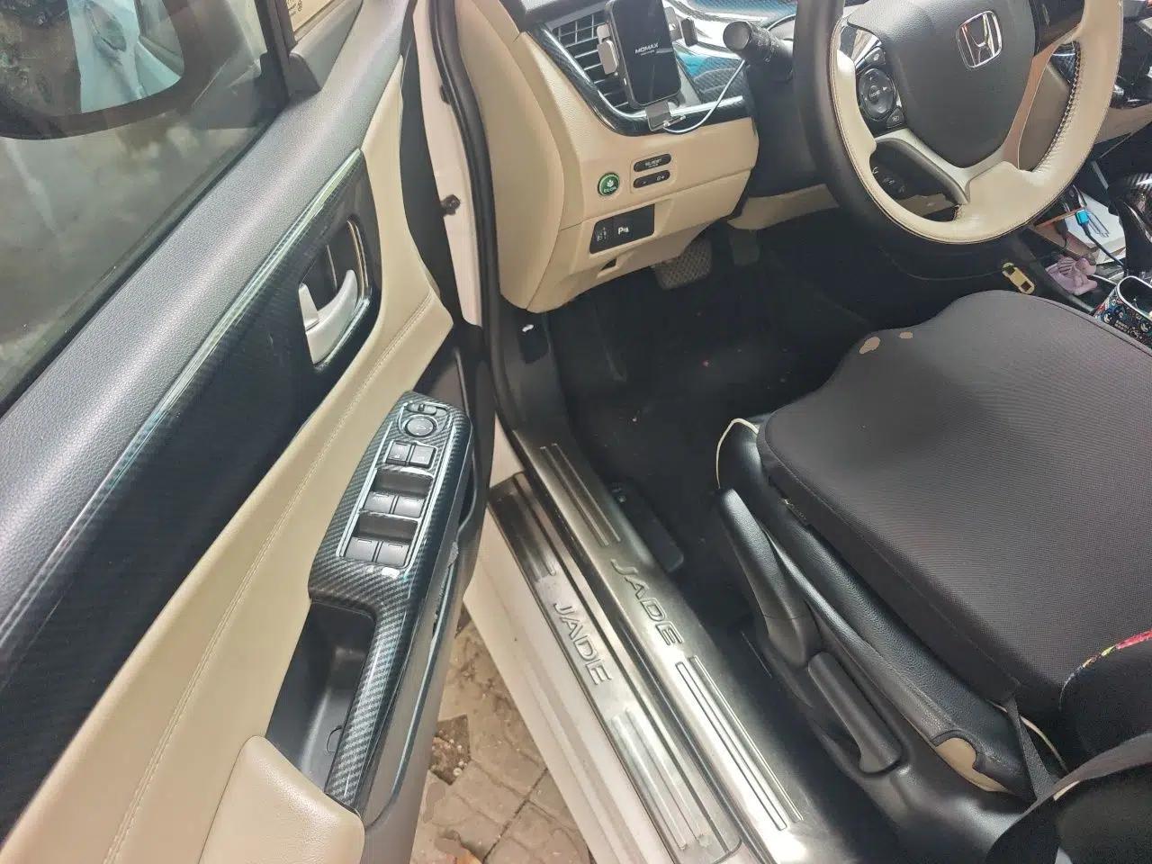 Honda Jade 2013 1.8L automatic Comfort version 5 seats — миниатюра 16