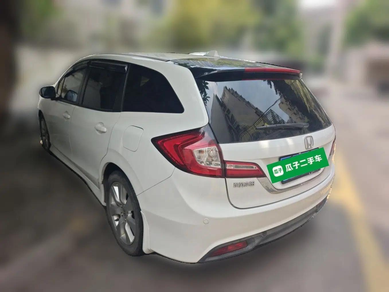 Honda Jade 2013 1.8L automatic Comfort version 5 seats — миниатюра 4
