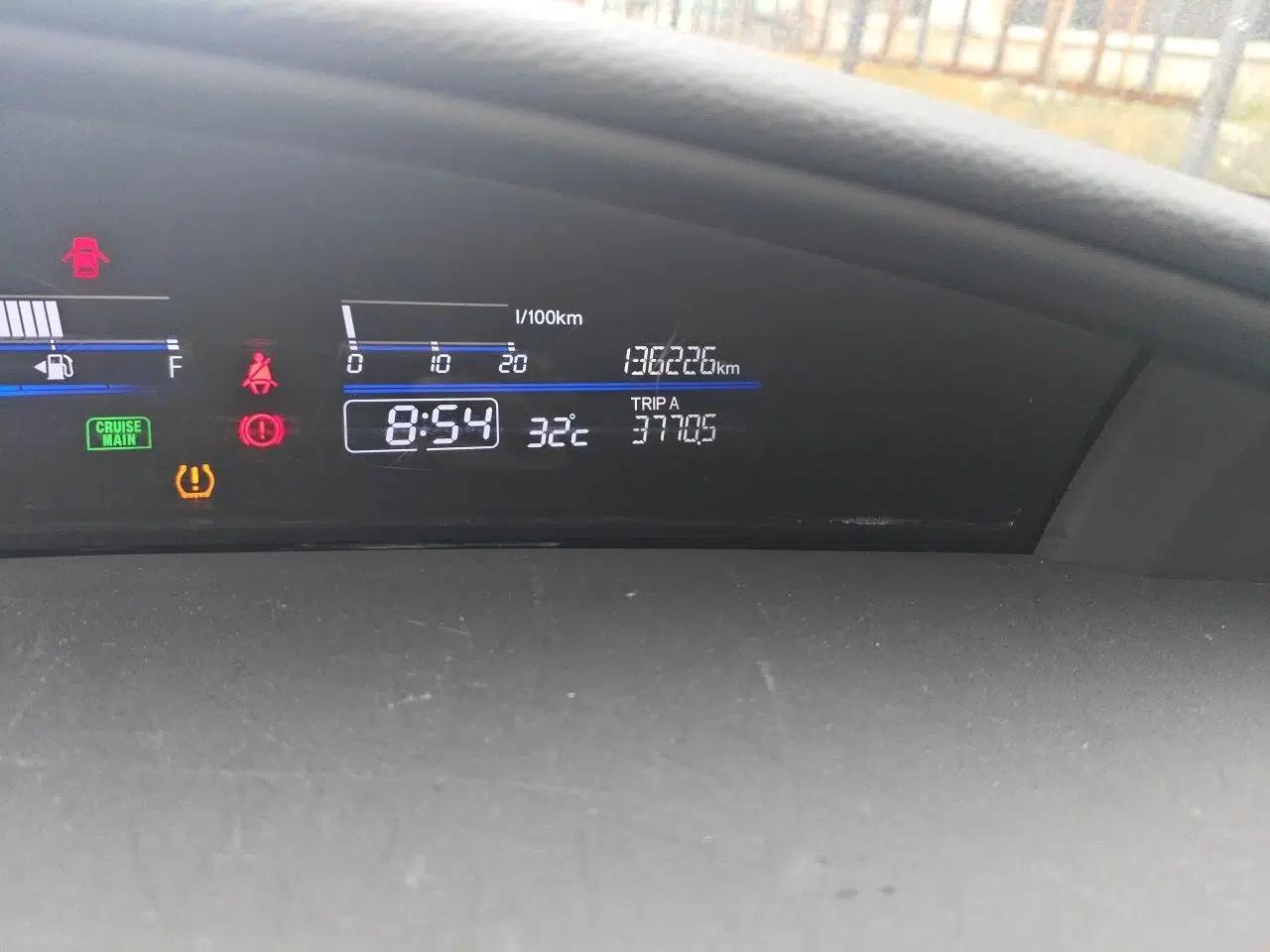 Honda Jade 2014 1.8L CVT Luxury Edition 5 seats — миниатюра 12