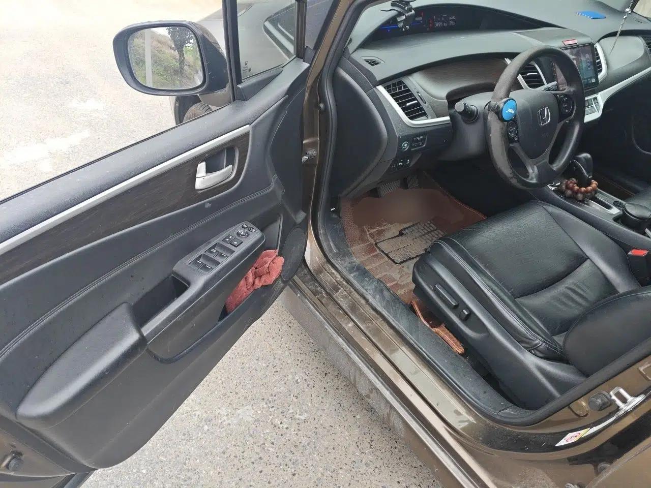 Honda Jade 2014 1.8L CVT Luxury Edition 5 seats — миниатюра 16