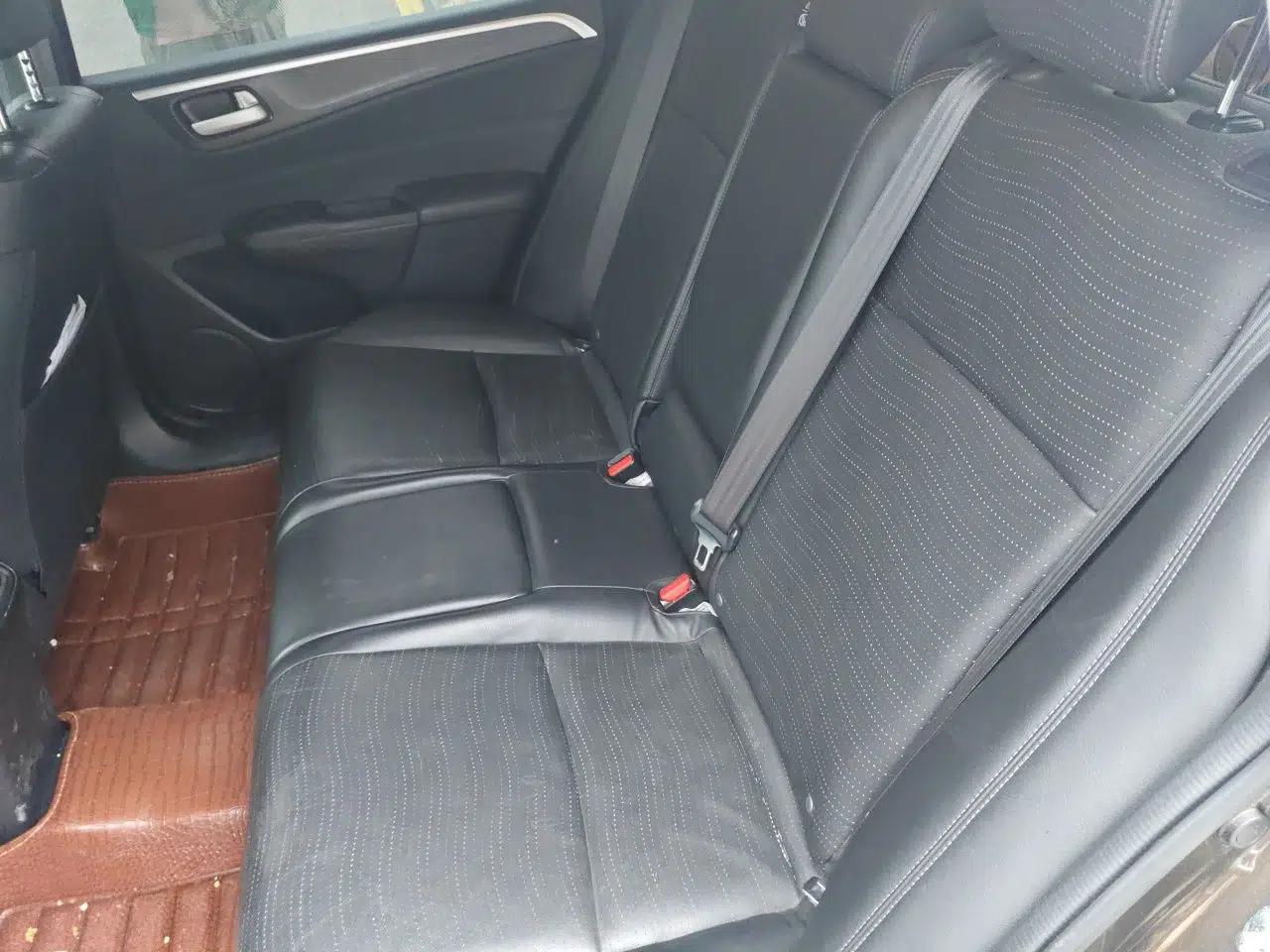 Honda Jade 2014 1.8L CVT Luxury Edition 5 seats — миниатюра 17