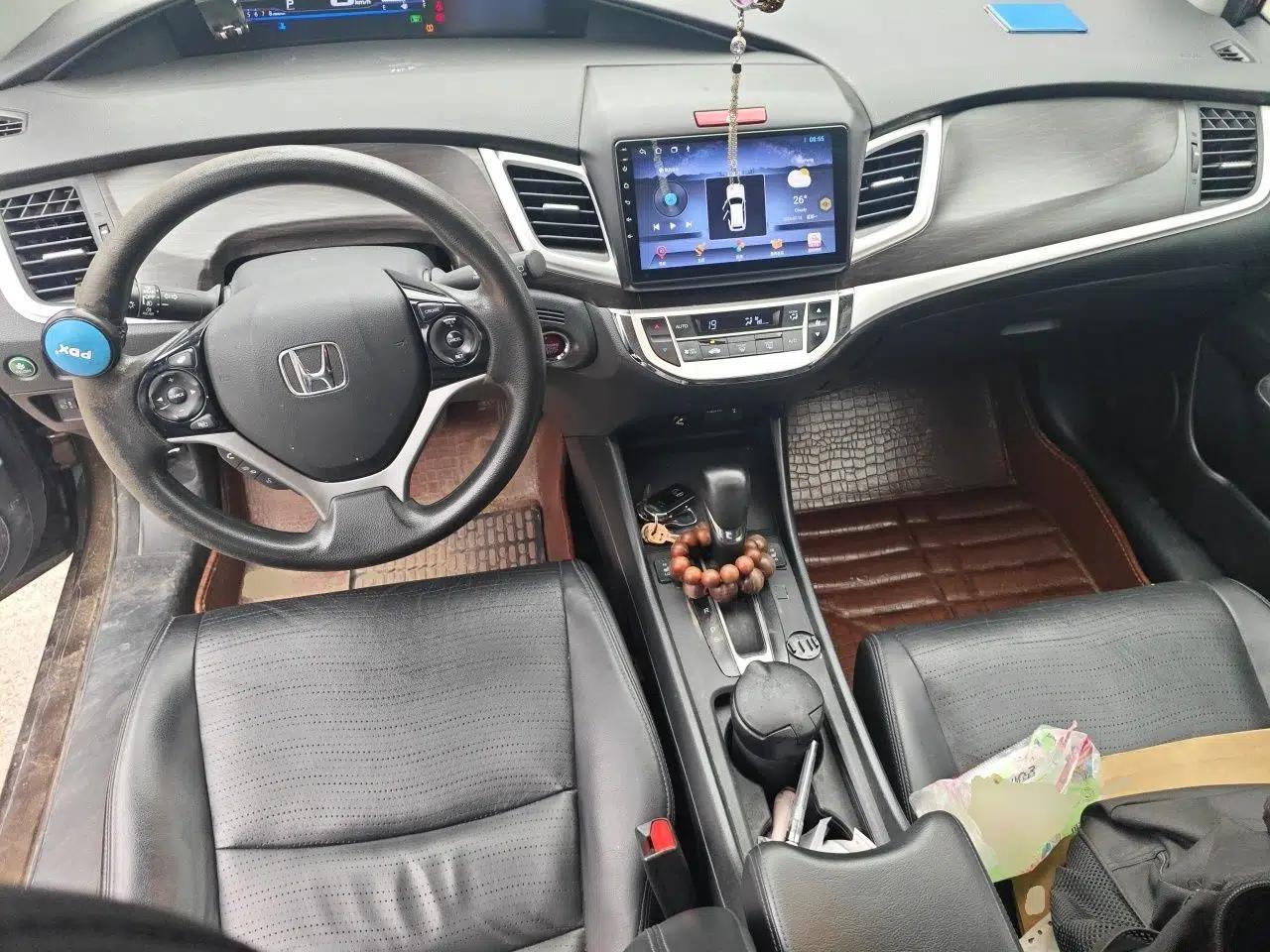 Honda Jade 2014 1.8L CVT Luxury Edition 5 seats — миниатюра 9