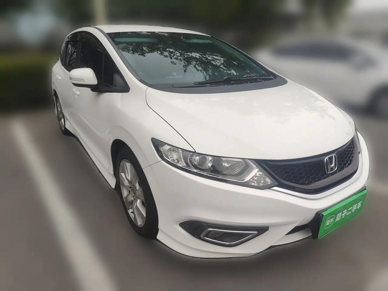 Honda Jade 2013 1.8L automatic Comfort version 5 seats — миниатюра 3