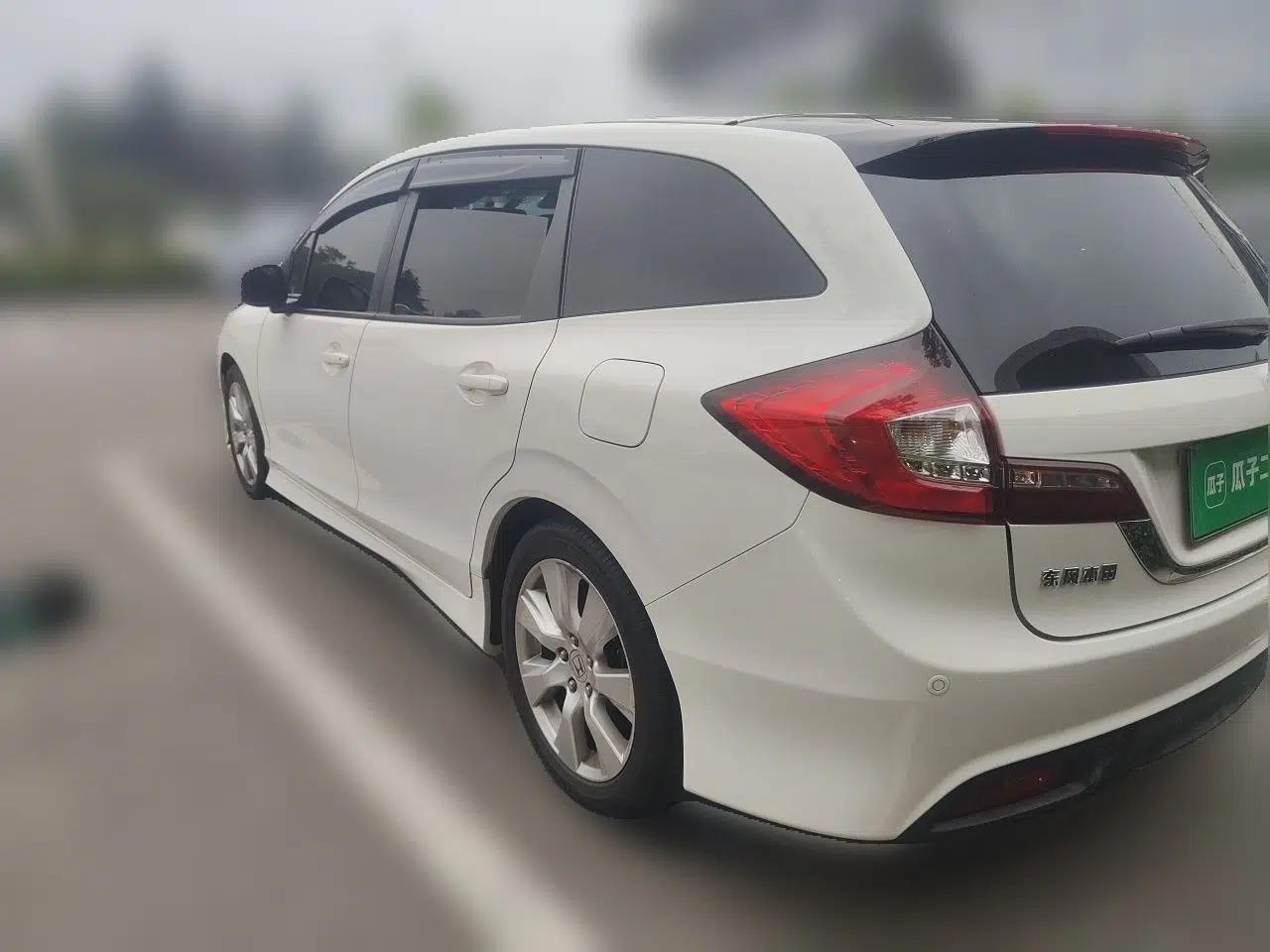 Honda Jade 2013 1.8L automatic Comfort version 5 seats — миниатюра 4